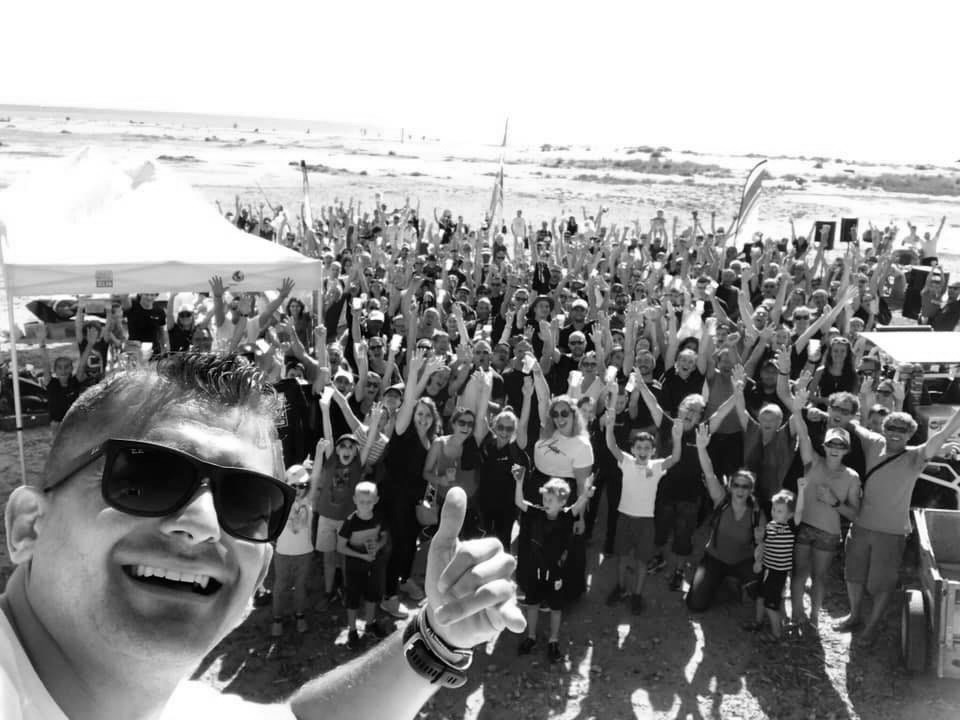Beach cleanup crowd